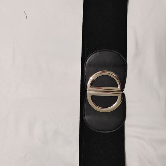 Elegant Black Belt with Silver Buckle - Picture 2 of 3